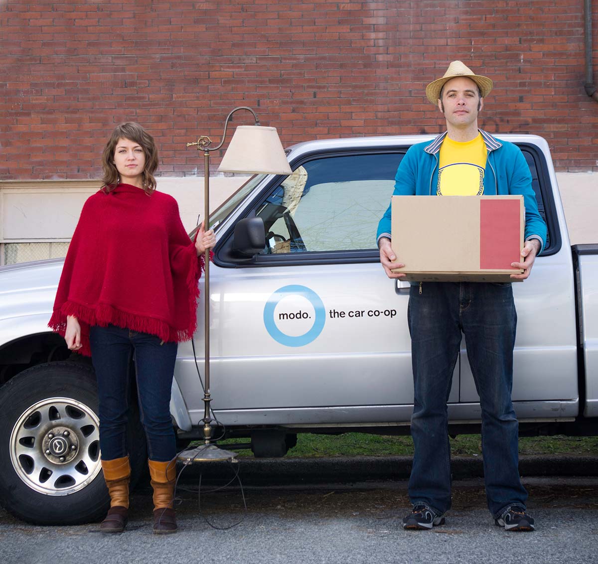 Modo the Car Coop | Advertising Photography | A young couple stand in front of a rental truck with items to move